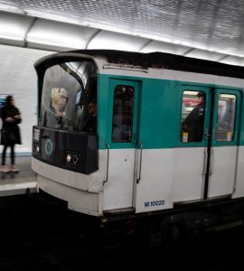 Crack à Paris : une toxicomane jugée pour avoir poussé une femme sur les rails du métro