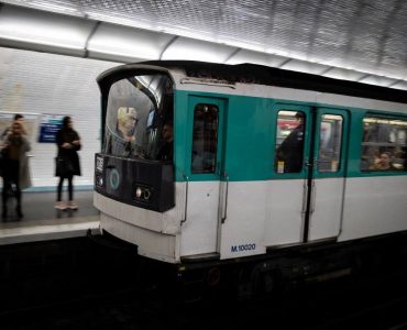 Crack à Paris : une toxicomane jugée pour avoir poussé une femme sur les rails du métro