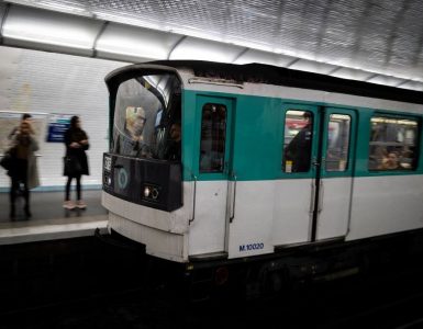 Crack à Paris : une toxicomane jugée pour avoir poussé une femme sur les rails du métro