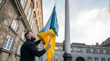 Denmark opens its arms to Ukrainians, while trying to send Syrian refugees home