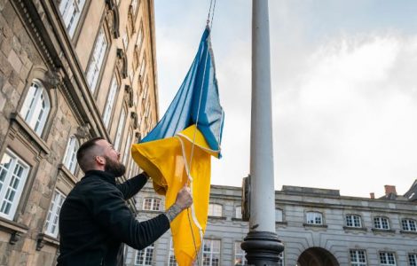 Denmark opens its arms to Ukrainians, while trying to send Syrian refugees home