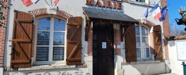 "Maire raciste" : la mairie de Saint-Aignan-le-Jaillard taguée après que le maire a parrainé Eric Zemmour