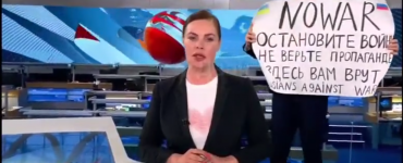 Une journaliste russe arrêtée après avoir dénoncé en direct la propagande de Poutine