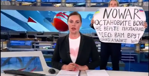 Une journaliste russe arrêtée après avoir dénoncé en direct la propagande de Poutine