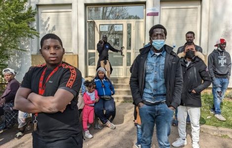Les résidents du centre d'accueil des demandeurs d'asile de Vergigny protestent contre la vétusté de leur foyer