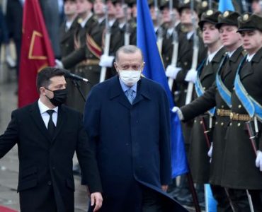"La Turquie choisit l'Occident" : comment Erdogan bascule face à Poutine après l'invasion russe