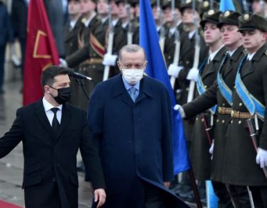 "La Turquie choisit l'Occident" : comment Erdogan bascule face à Poutine après l'invasion russe