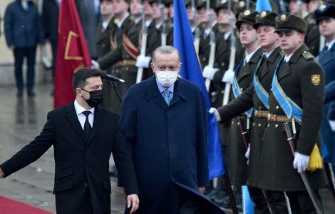 "La Turquie choisit l'Occident" : comment Erdogan bascule face à Poutine après l'invasion russe