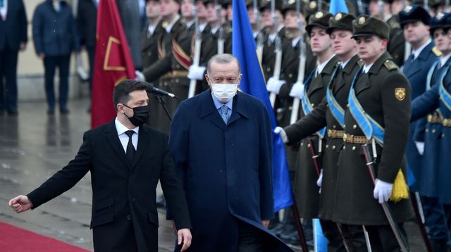 "La Turquie choisit l'Occident" : comment Erdogan bascule face à Poutine après l'invasion russe