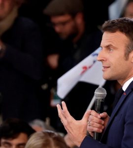 "Lui, au moins, il n’est pas obsédé par les migrants" : la victoire de Macron rassure les étrangers de France
