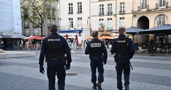 Nantes. Coups de pied, coups de poing et propos racistes