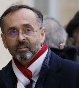 Législatives : Ménard retourne (encore) sa veste et appelle à "faire bloc" derrière Macron