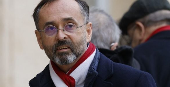 Législatives : Ménard retourne (encore) sa veste et appelle à "faire bloc" derrière Macron