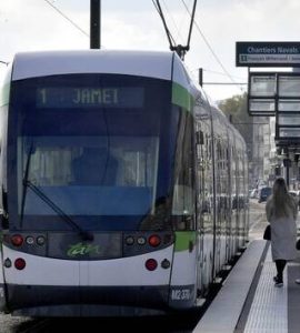 Nantes. Une bagarre dégénère dans le tram, un homme poignardé au thorax et à la tête