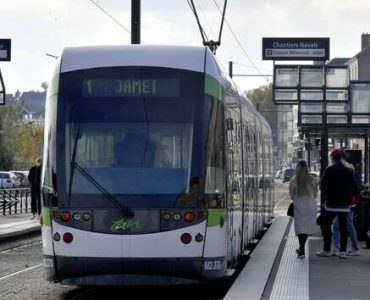 Nantes. Une bagarre dégénère dans le tram, un homme poignardé au thorax et à la tête