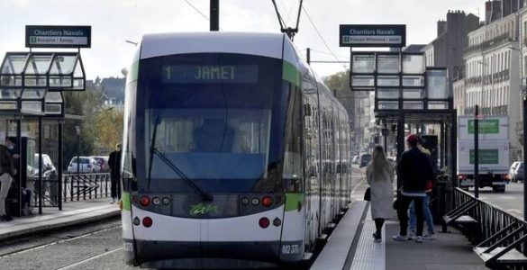 Nantes. Une bagarre dégénère dans le tram, un homme poignardé au thorax et à la tête