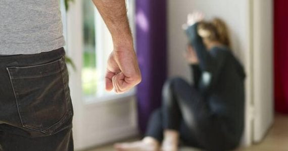 Vannes. Le fils de 8 ans filme sa maman se faisant tabasser par le père... qui part en prison