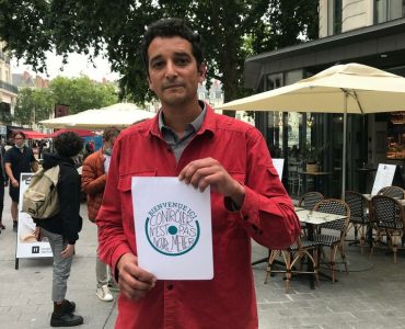 Un militant LFI jugé pour avoir brûlé le drapeau français à Nantes