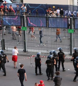 Vols, violences et fraudes autour du Stade de France : "Jamais les policiers n'avaient vu un tel chaos"