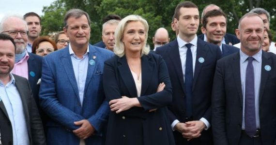 Pour la présidence du Rassemblement national, Louis Aliot lance le match contre Jordan Bardella