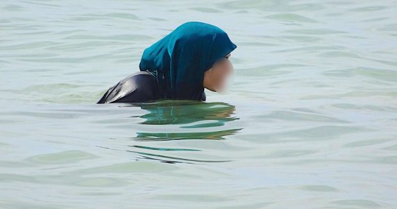 INFO LA DEPECHE. À Toulouse, des dizaines de femmes se sont baignées en burkini dans une piscine municipale
