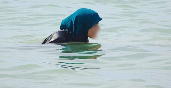 INFO LA DEPECHE. À Toulouse, des dizaines de femmes se sont baignées en burkini dans une piscine municipale