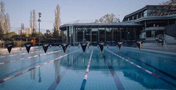 Vols de voitures, insultes, police empêchée… Chaos dans une piscine de Tours, prise d’assaut par 500 « jeunes »