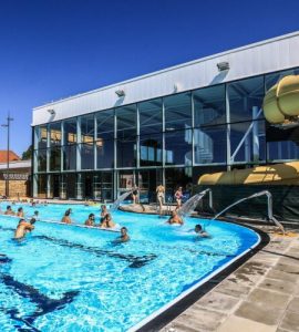 Hagondange Panique au centre nautique Aquarives : 400 individus forcent le passage