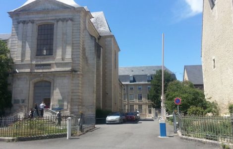Bourges : une Erythréenne agresse une assistante sociale avec un couteau