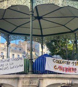Marseille : une cinquantaine de migrants mineurs isolés installent leurs tentes sur la Canebière