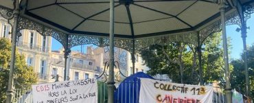 Marseille : une cinquantaine de migrants mineurs isolés installent leurs tentes sur la Canebière