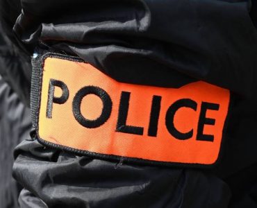 Besançon : Un policier visé par un scooter en pleine cage d’escalier