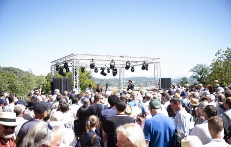 Saisie de drogue, faux commandant d’Interpol... comment une ex-soutien de Zemmour a voulu piéger l’université d’été de Reconquête