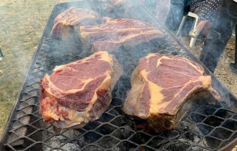 Oui, plus les hommes sont amateurs de viande rouge, plus ils sont... sexistes