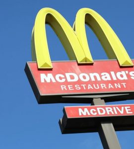 Vélizy-Villacoublay : l’altercation avec les livreurs au drive du McDo se termine au couteau