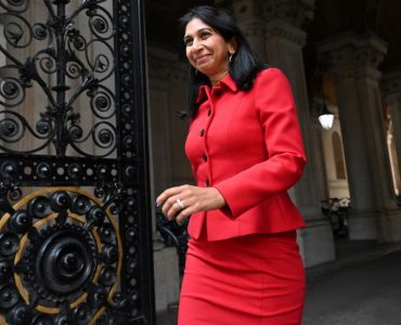 Ligne très à droite, pro-Brexit et anti-wokiste : qui est Suella Braverman, la nouvelle ministre de l'Intérieur britannique ?