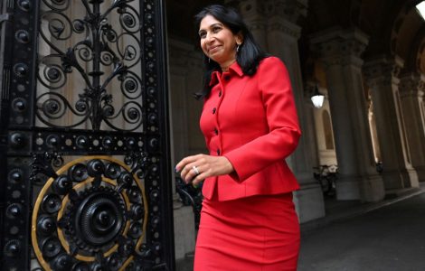 Ligne très à droite, pro-Brexit et anti-wokiste : qui est Suella Braverman, la nouvelle ministre de l'Intérieur britannique ?