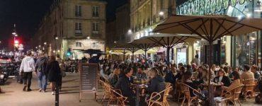 Bordeaux : il vole le sac à main d'une cliente en terrasse, elle le rattrape et le soumet
