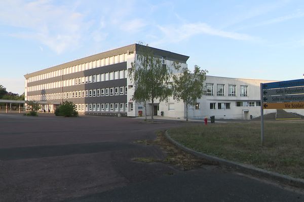 Coran déchiré, voile à la poubelle : une lycéenne de Caen "choquée mais surtout blessée"