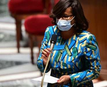 "J'en tremble encore": Élisabeth Moreno dénonce le racisme dont elle a été victime dans un café parisien