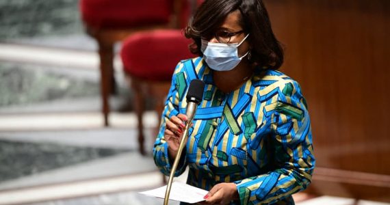 "J'en tremble encore": Élisabeth Moreno dénonce le racisme dont elle a été victime dans un café parisien