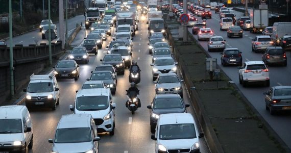 A6a : des militants écologistes de «Dernière Rénovation» ont bloqué l’autoroute à Arcueil