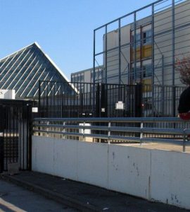 Beaumont-sur-Oise : le lycée Évariste-Galois évacué après des tirs de feux d’artifice sur les bâtiments et de pétards dans les locaux