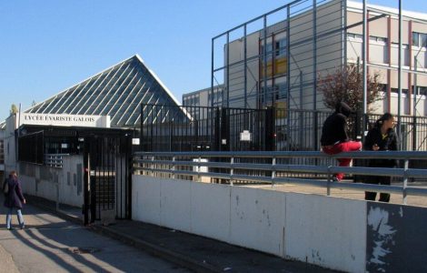 Beaumont-sur-Oise : le lycée Évariste-Galois évacué après des tirs de feux d’artifice sur les bâtiments et de pétards dans les locaux