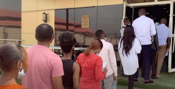 Ces médecins nigérians soumis “à des conditions proches de l’esclavage” au Royaume-Uni