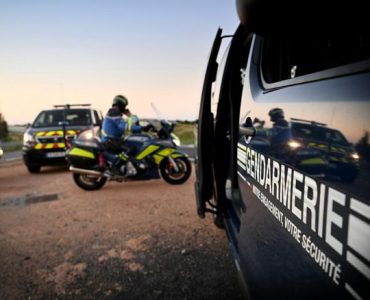 Des "scènes de violence" entre une vingtaine de personnes encagoulées et armées de barres de fer, à Vennecy