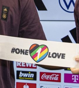 Mondial de foot au Qatar : menacés par la FIFA, sept équipes renoncent au brassard de soutien aux LGBT