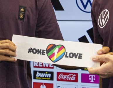 Mondial de foot au Qatar : menacés par la FIFA, sept équipes renoncent au brassard de soutien aux LGBT