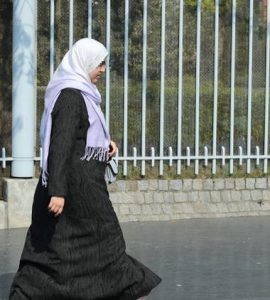 Sondage : 61 % des Français favorables à l’interdiction du port du voile islamique dans l’espace public