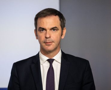 Paris 2024 : "Fabriquer deux millions de mascottes en quelques mois, on ne sait pas faire", déplore Olivier Véran